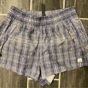 Vuori  Dash Shorts Blue Checkered Pattern size Small